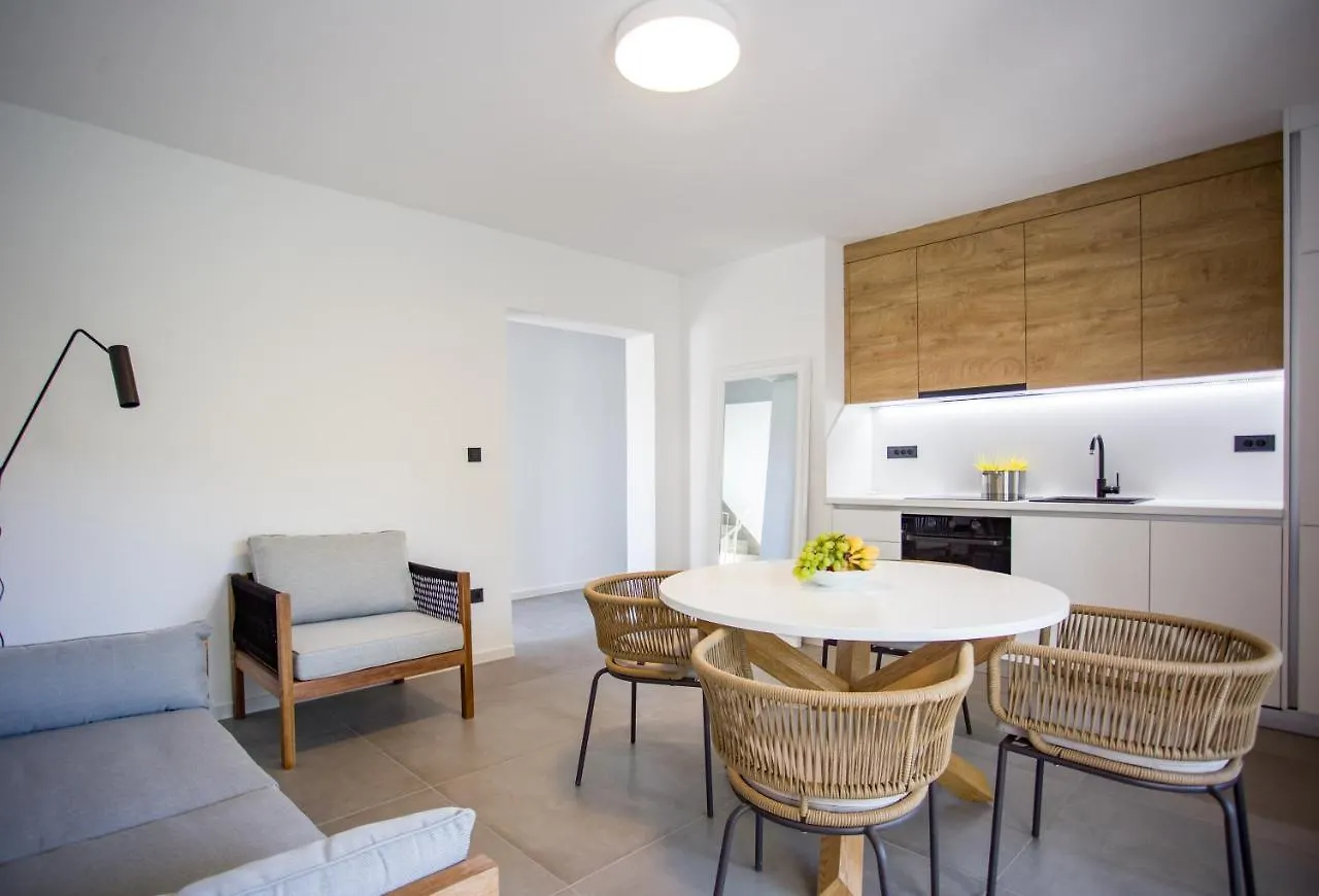 Villa Favi Pakostane Apartment