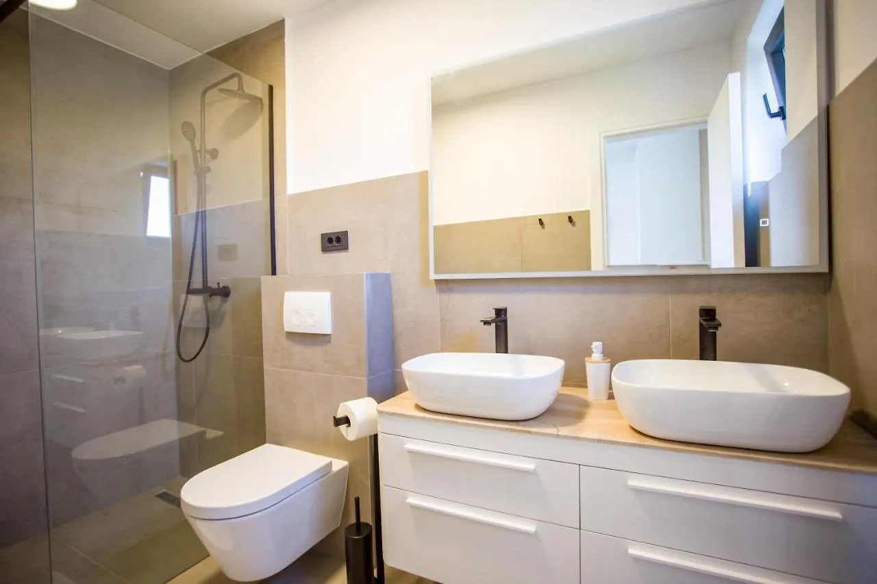 Apartment Villa Favi Pakostane