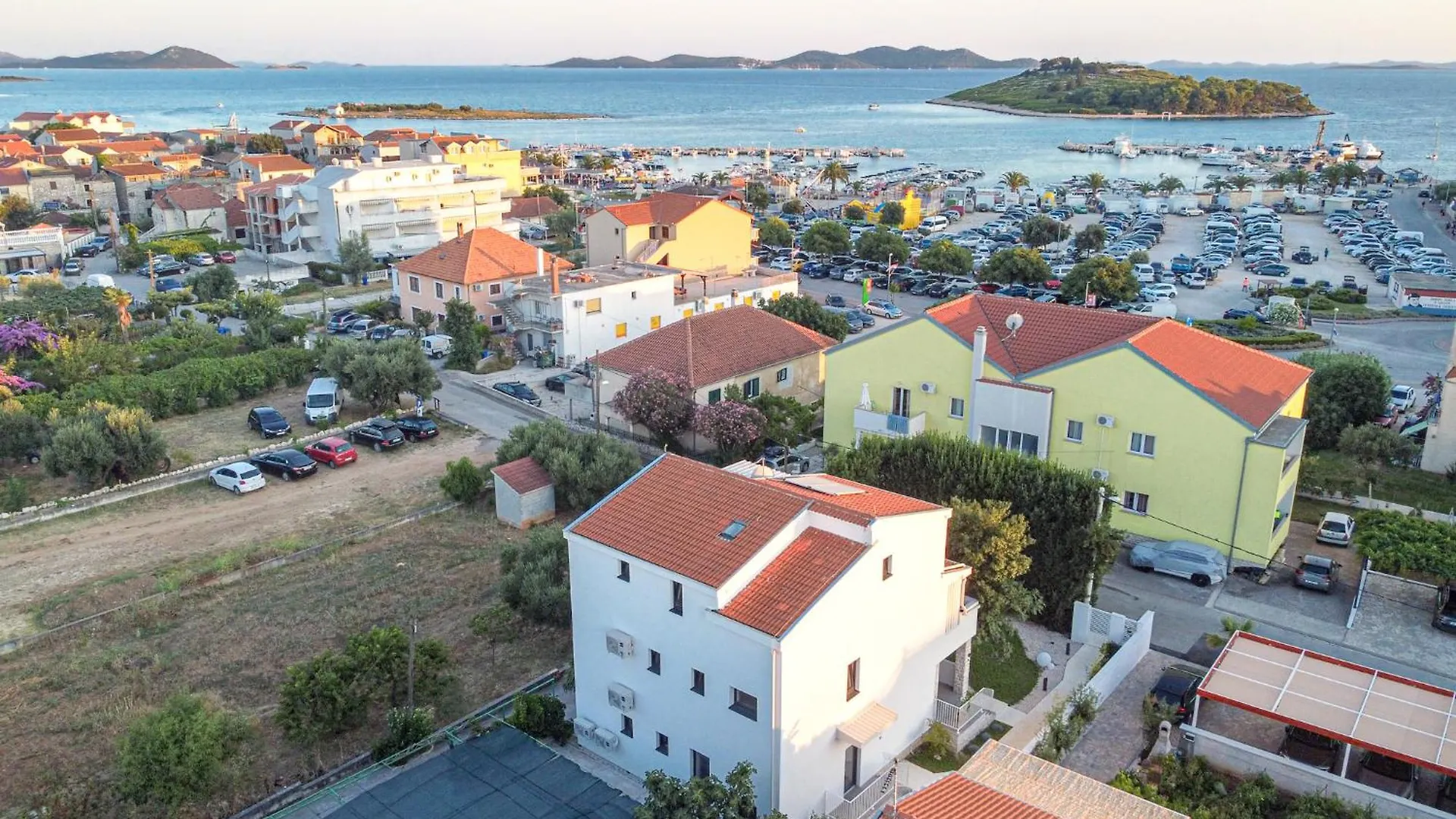 Villa Favi contacts